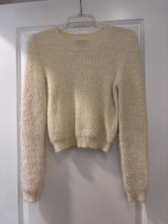 Forever 21 Sweaters - Forever 21 Cream Fuzzy Sweater